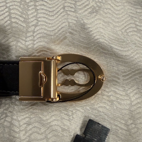 Coach Black Signature Belt with Gold Buckle - cut to size - Picture 2 of 9